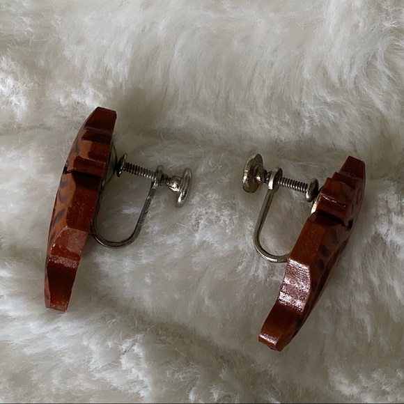 Vintage Carved Wooden Seahorse Brooch & Earrings - Picture 11 of 11